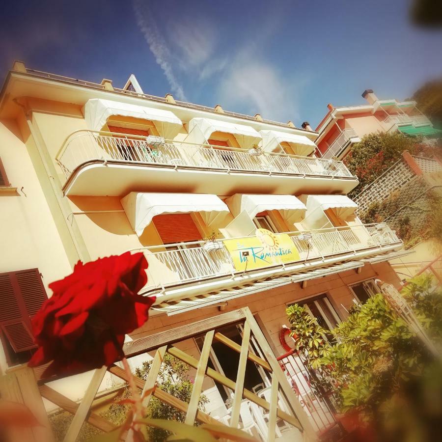 Eva La Romantica